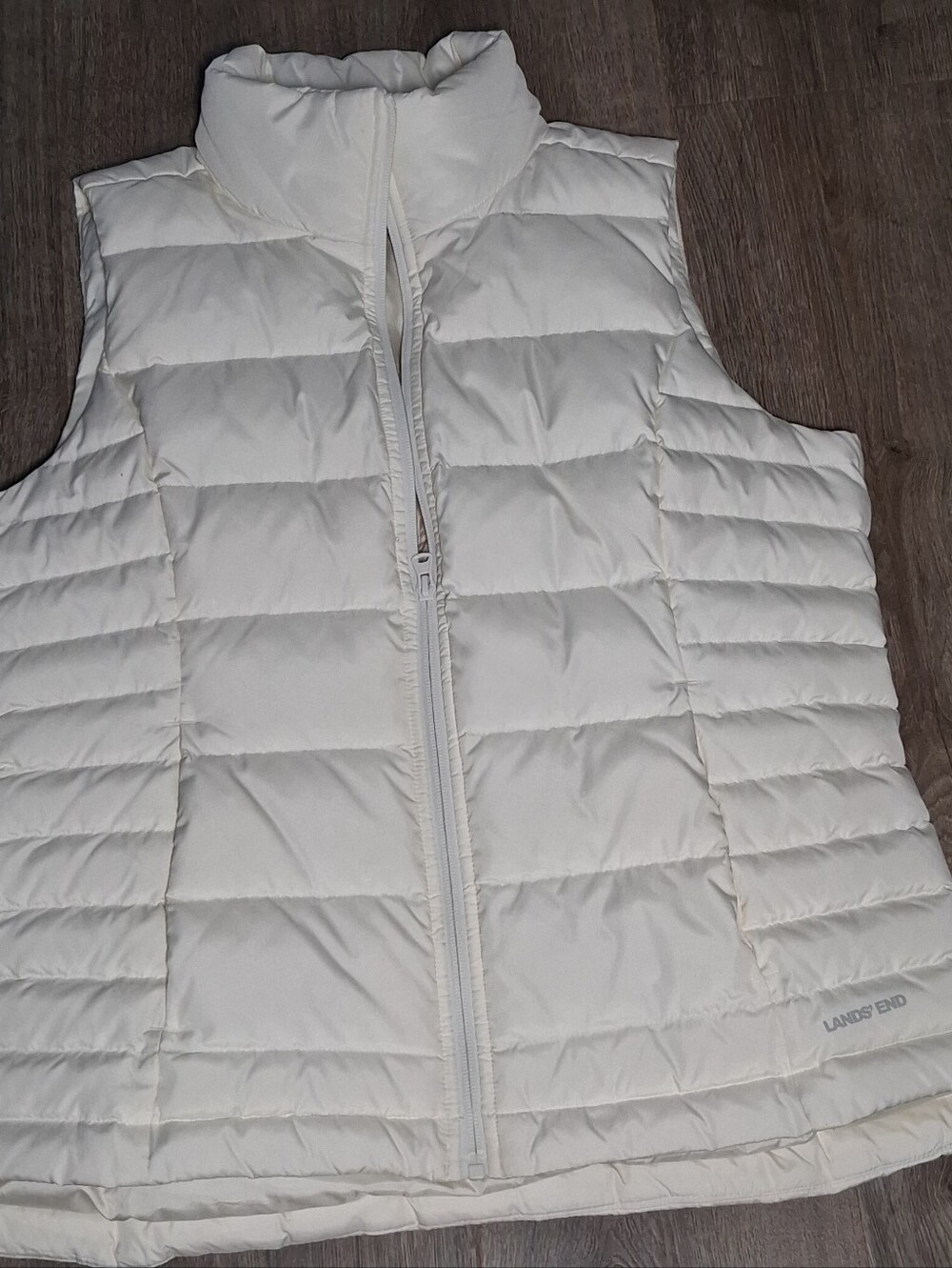 Lands' End ivory puffer vest is in excellent pre-owned condition,